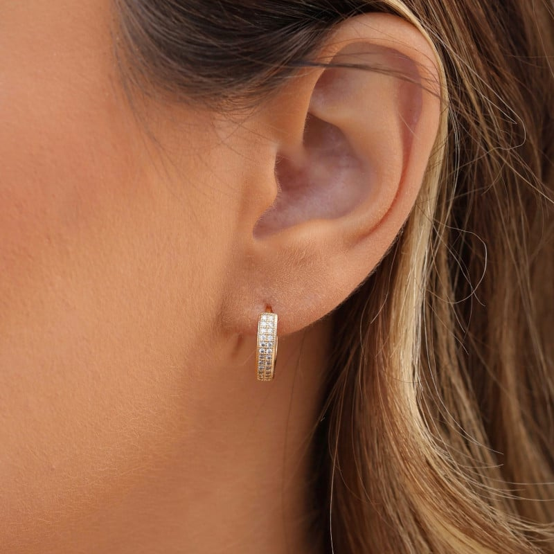 Crystal Pavé Click Hoops – 18K Gold Plated, 1.4 cm
