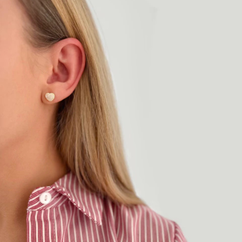 Heart-Shaped White Zirconia Stud Earrings – 18K Gold Plated