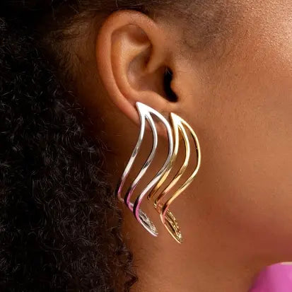 Boucles d’oreilles dorées waves élégantes