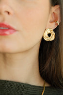 Boucles d’oreilles nœud sculptural plaquées or 18K