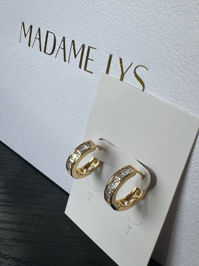 Crystal Pavé Click Hoops – 18K Gold Plated, 1.4 cm